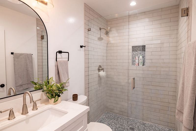 Guest Bath and Bed 2 Bath