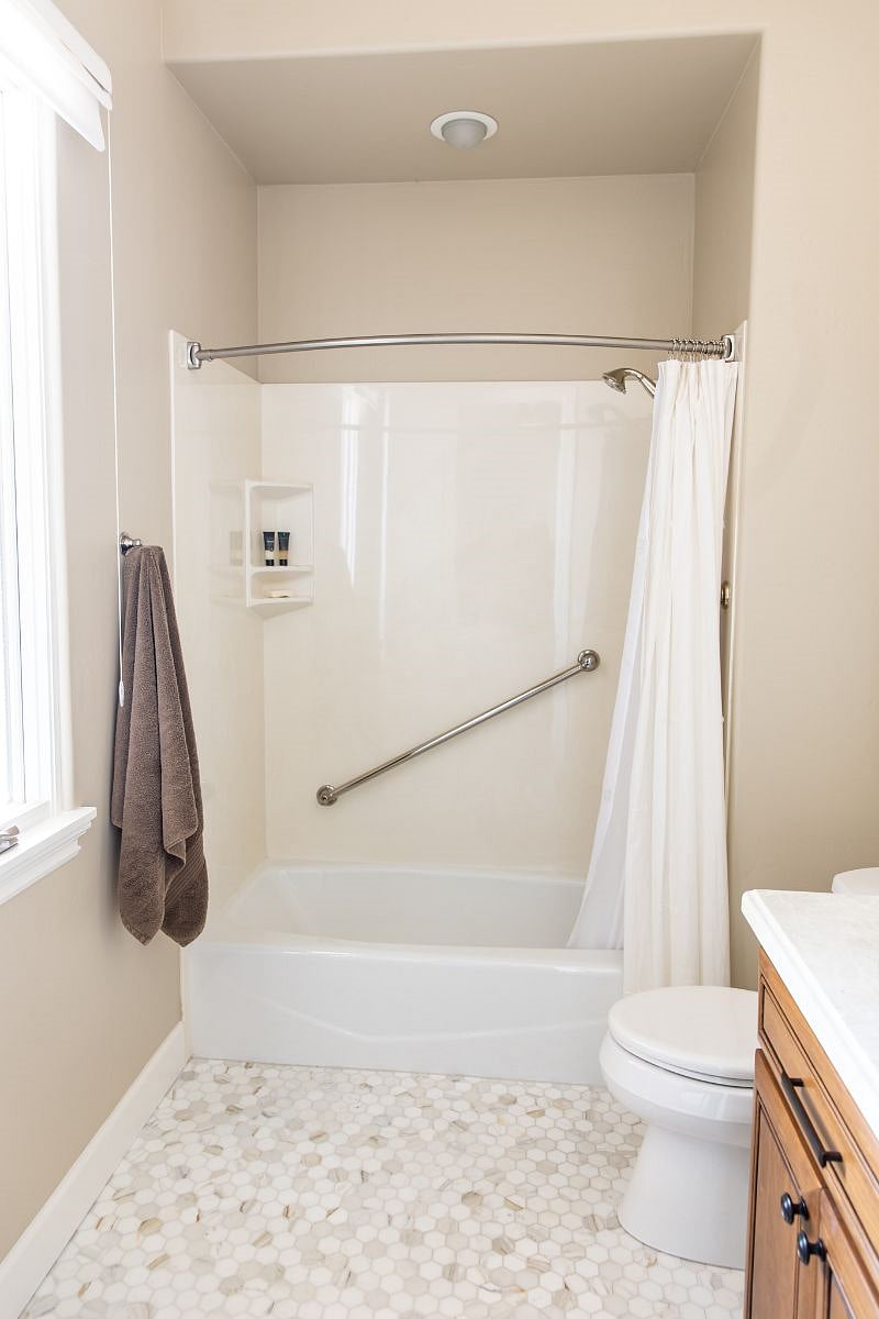 Bedroom 3 ensuite bathroom