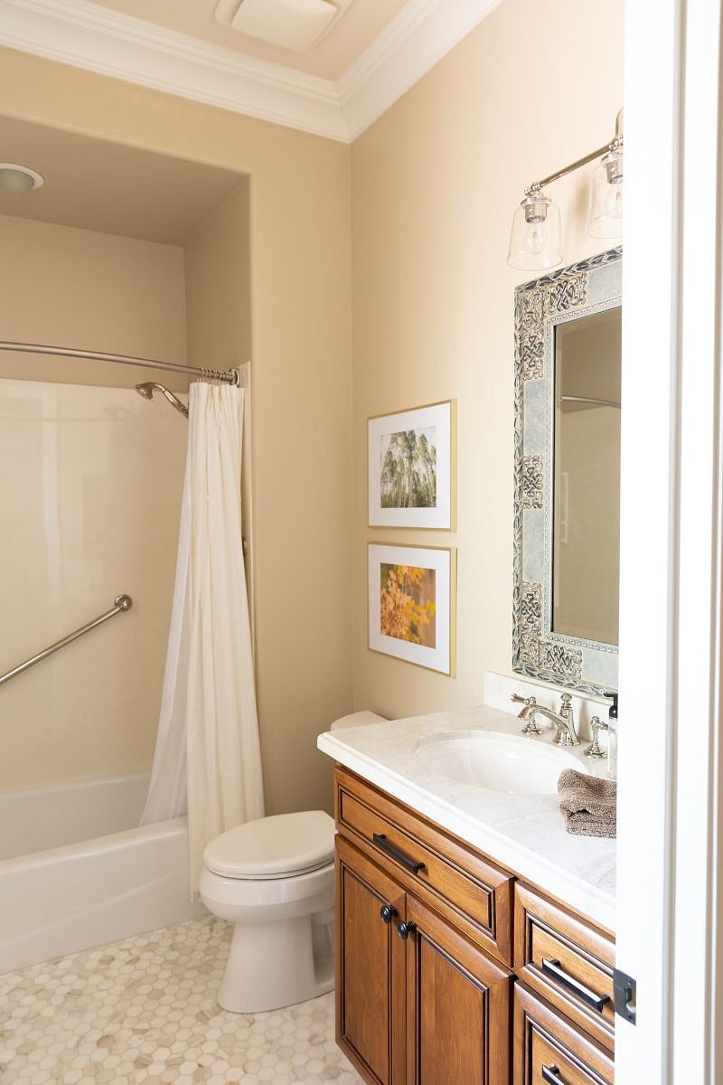 Bedroom 3 ensuite bathroom