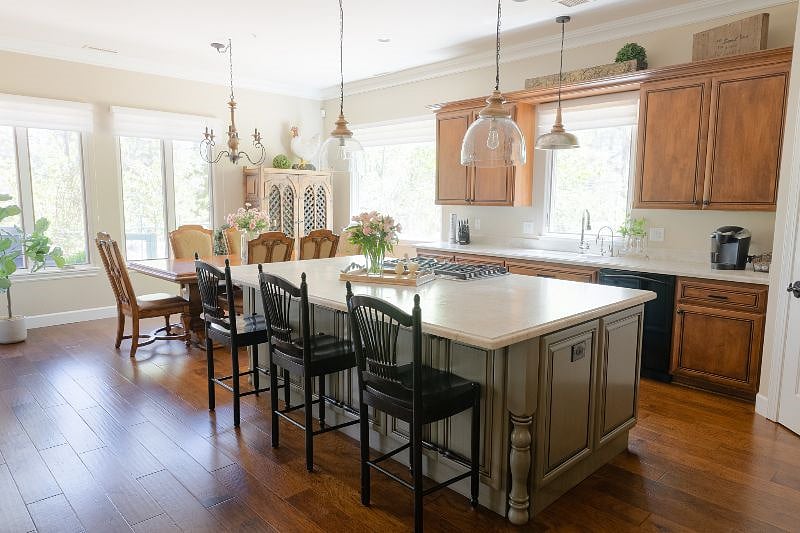 Open concept kitchen & dining