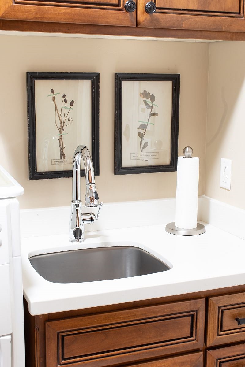 Laundry sink