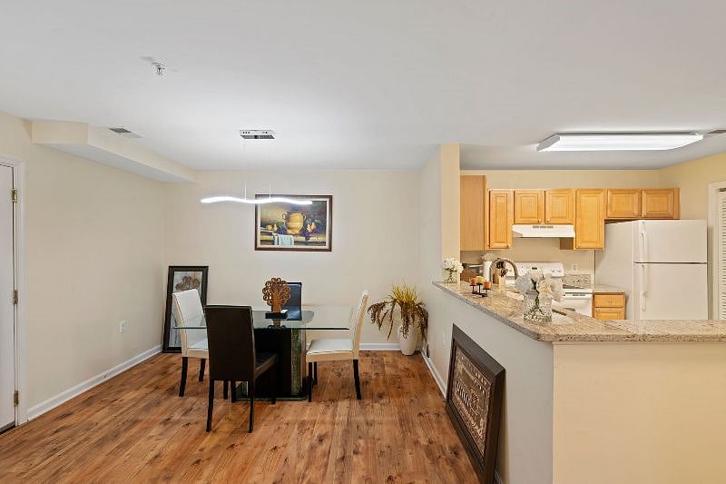 Furnished Finder property 529842_1 photo 4