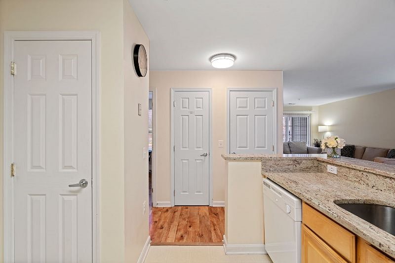 Furnished Finder property 529842_1 photo 7
