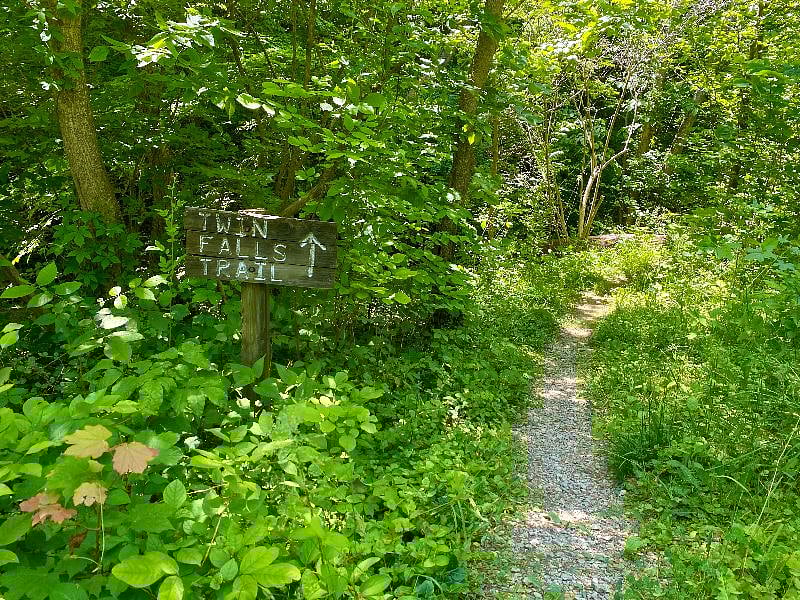 Twin Falls Trail is closer to 1 mile from Apt