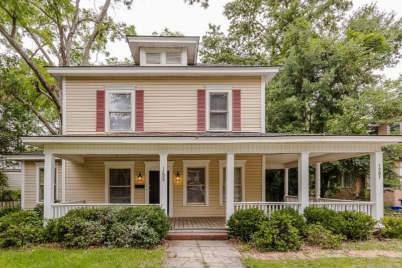The upstairs unit of this historic home has 2 private entrances, and off street parking in the rear of the home. Located in a friendly, quiet neighborhood just 2 miles from downtown Columbia and a quick trip to Lexington