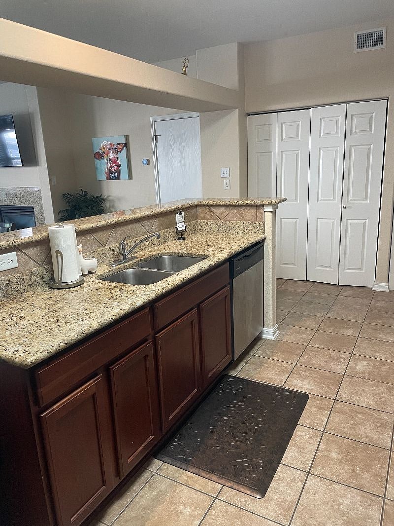 Furnished Finder property 530110_1 photo 3