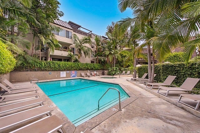 Furnished Finder property 530111_1 photo 40