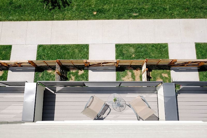 2nd floor balcony