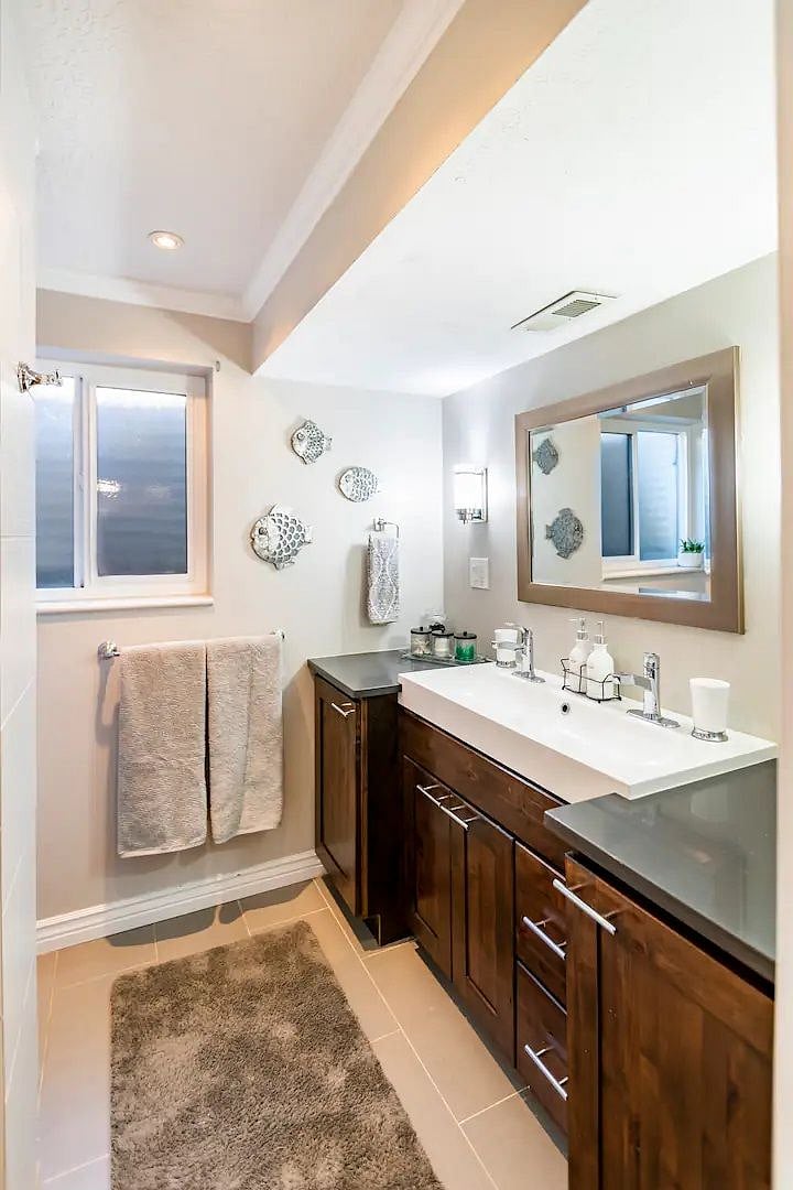 Downstairs Bathroom shared by Room 1 & 2