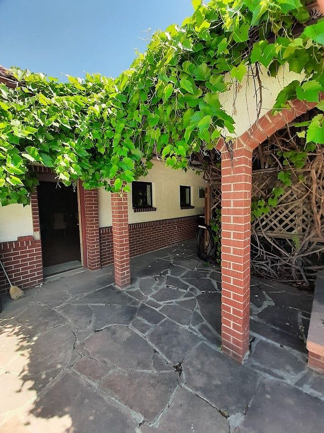 5990 Wadsworth patio