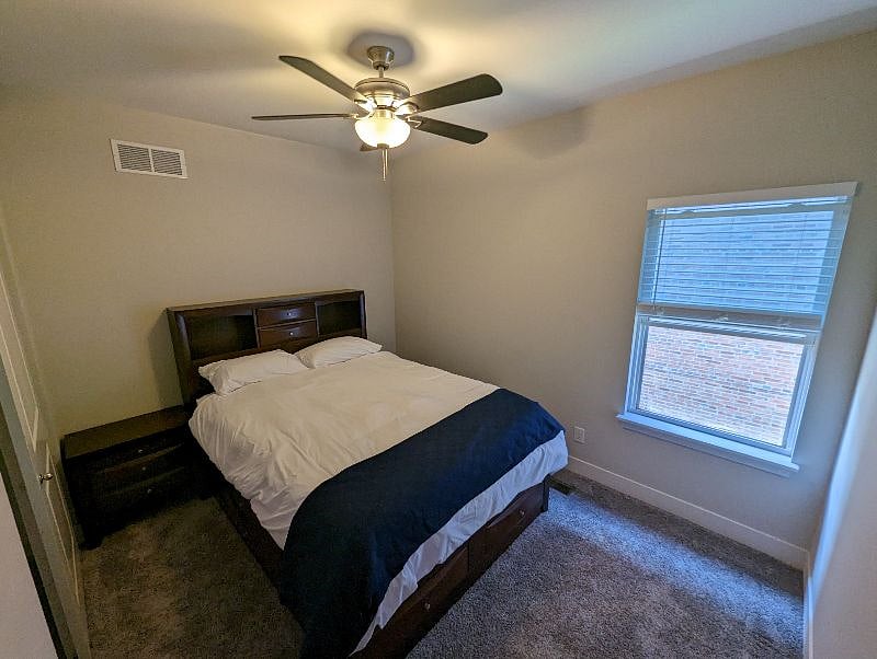 Middle bedroom