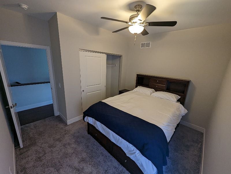 Middle bedroom w/ closets