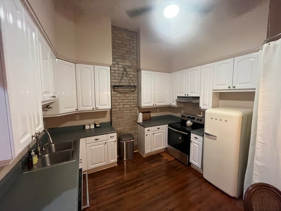 Full kitchen