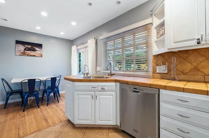 Furnished Finder property 530646_1 photo 13