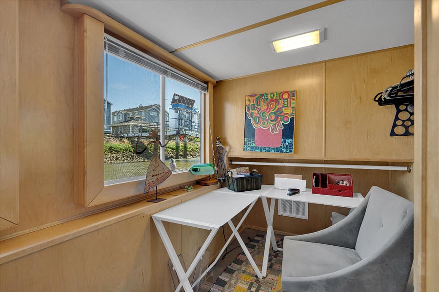 Office in third bedroom