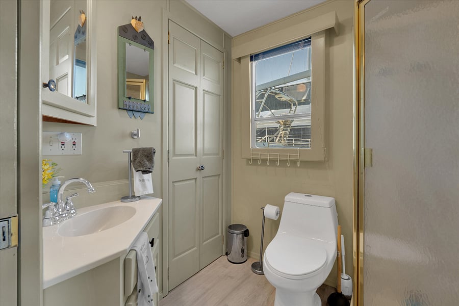 Primary ensuite bathroom