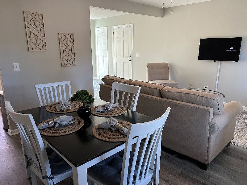 Furnished Finder property 530680_1 photo 3