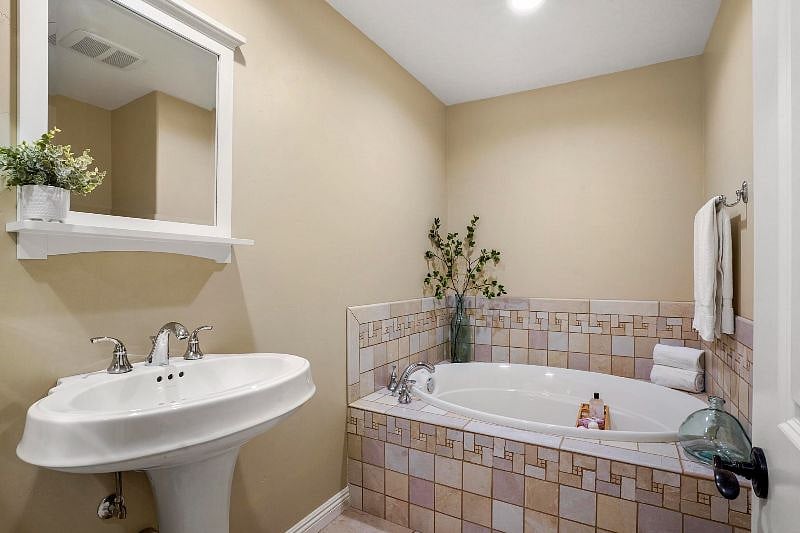 Furnished Finder property 530738_3 photo 23