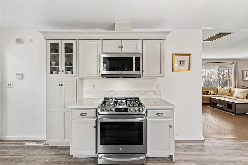 Stove top, oven and microwave oven