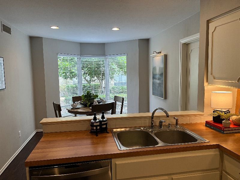 Furnished Finder property 531016_1 photo 12
