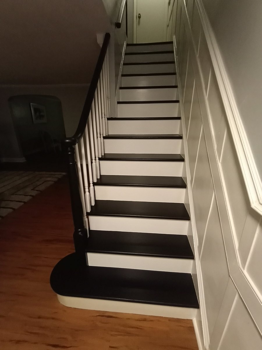 Stairway to Bedrooms