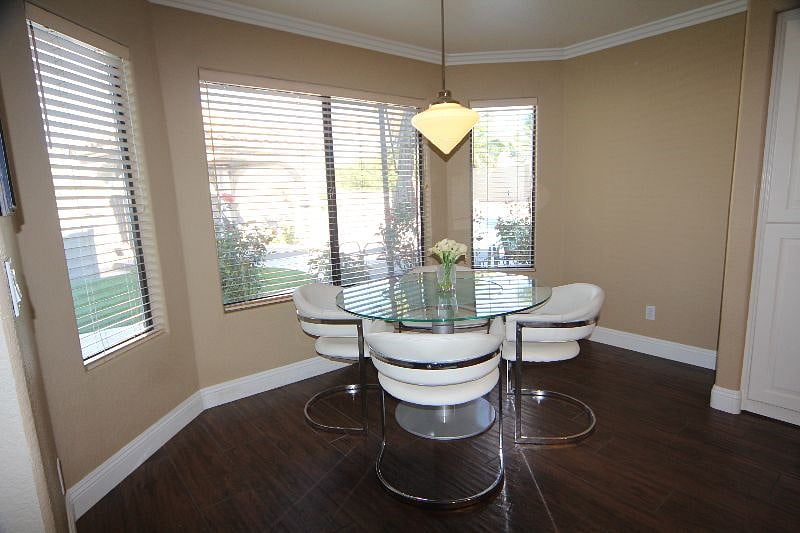 Kitchen Nook DiningO