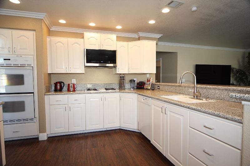 Large Kitchen. Convection Oven, Toaster, Coffee Maker, Vitamix Blender, much, much more....