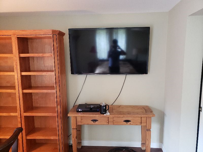 Bookshelves and 200 over channels Cable TV