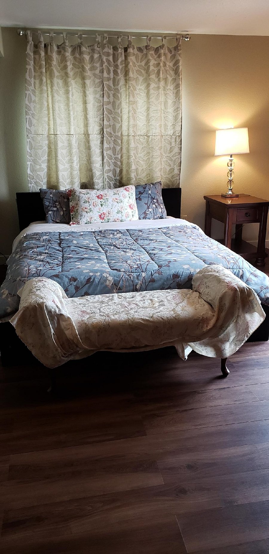 Cozy memory form queen size bed