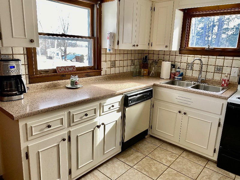 Kitchen fully stocked. Coffee maker, toaster, microwave and air 
fryer. All dishware and grill tools provided.
