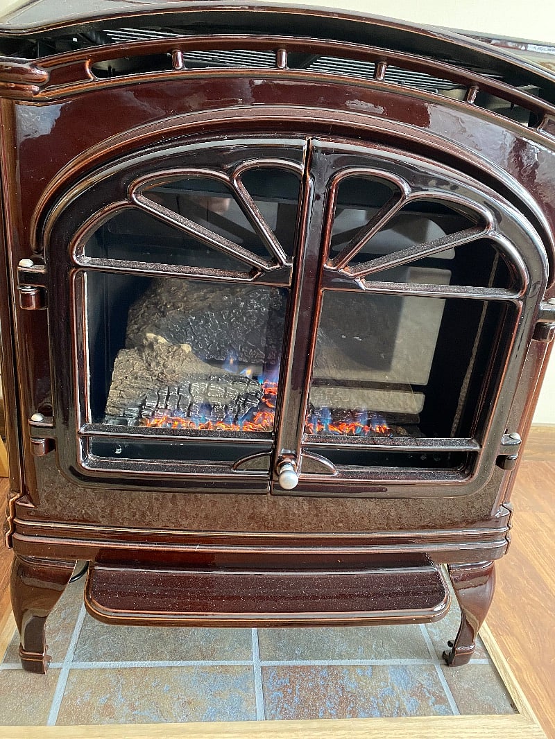 Propane stove in lvg rm.