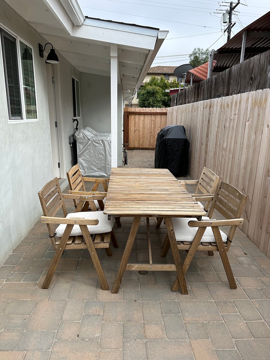 Plenty of seating outdoors for your Al Fresco eating experience!