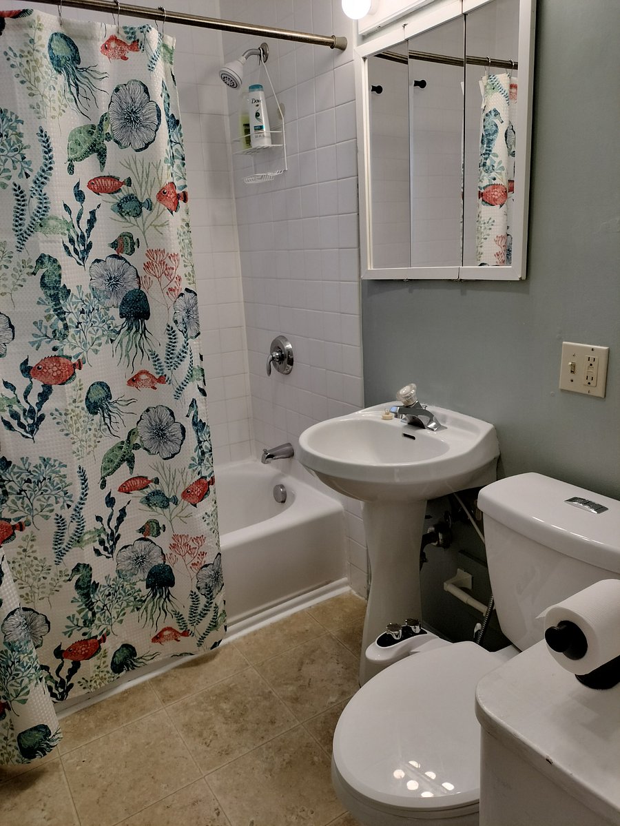 Full Bathroom