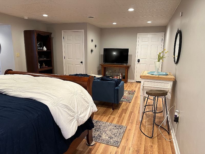 THE BACKWAY BY THE BED SHOWS AGAIN HOW LARGE THE ROOM IS AND THE POSITION OF THE MAIN LARGE CLOSET.