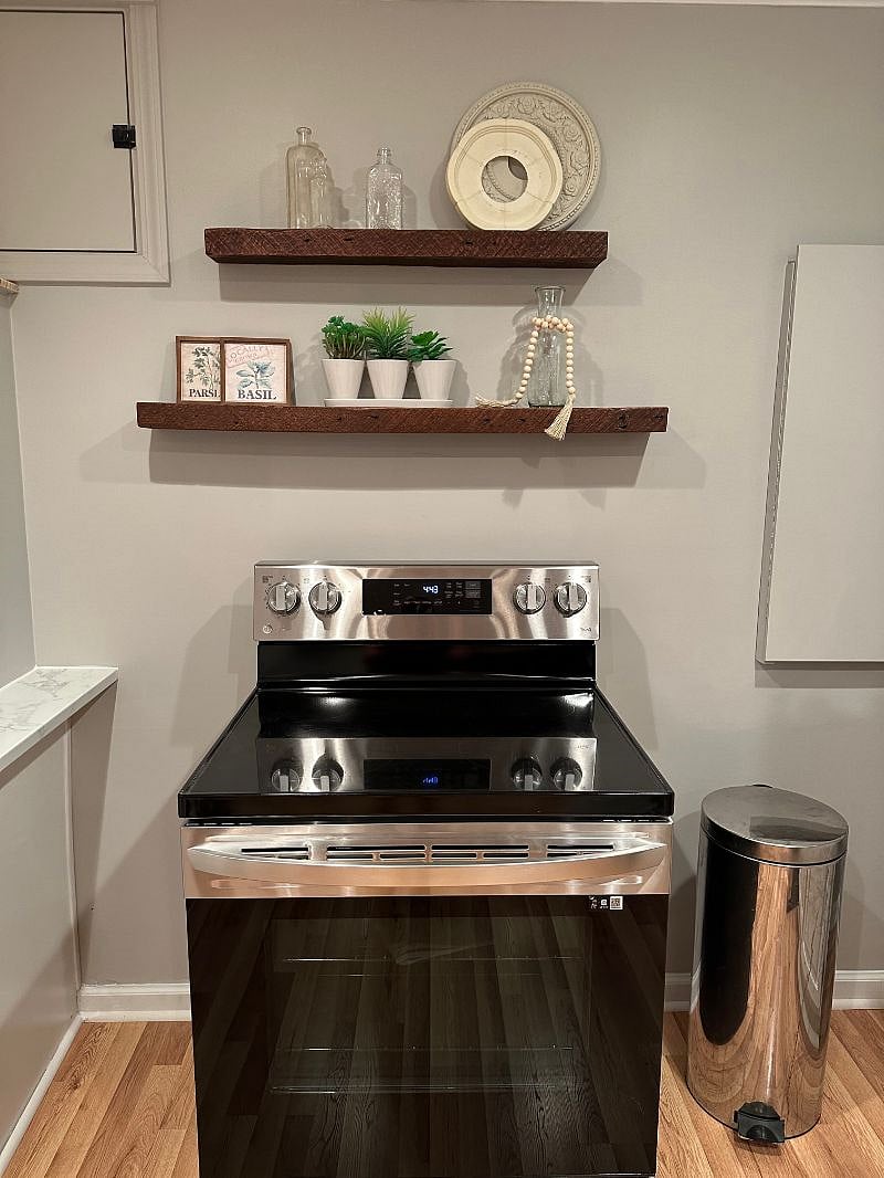 JUST OUT OF THE BOX-BRAND NEW STOVE/OVEN! WALNUT FLOATING SHELVES!
