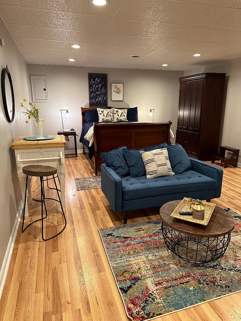 CENTER LOOK OF VERY LARGE ROOM. NEW COUCH FOR LYING OR READING OR JUST WATCHING TV!