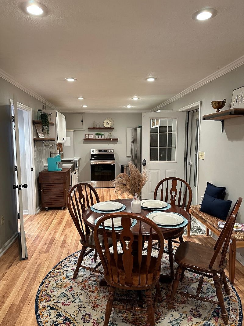 LARGE KITCHEN WITH PLENTY OF SPACE. FULL SIZE APPLIANCES!