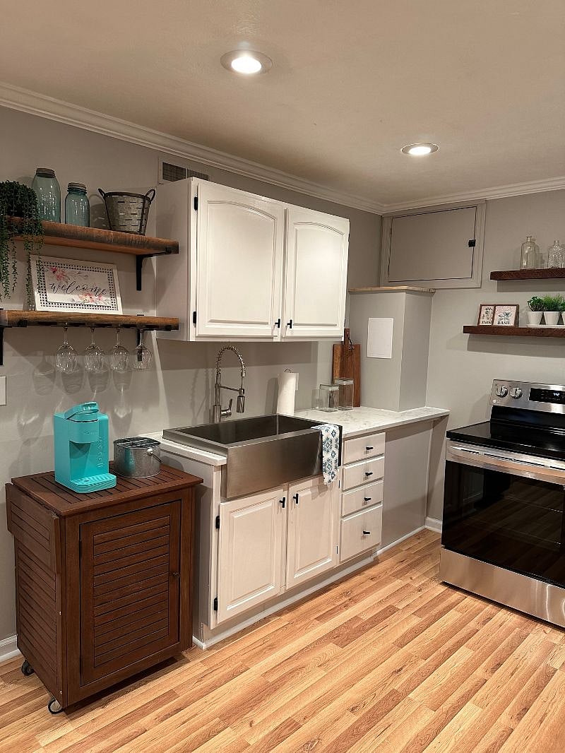 BRAND NEW COUNTRY-STYLE KITCHEN SINK AND FAUCET WITH BUILT-IN SPRAYER! CABINETS UP TOP AND BOTTOM! NEW KRERIG COFFEE MAKER AND BAR!