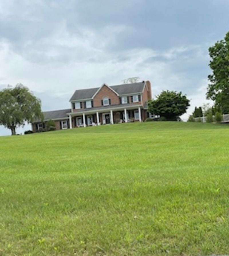 LARGE YARD AND FRONT PORCH TO SHARE WITH OWNERS! OFF ON A PRIVATE ROAD WITH LITTLE TO NO TRAFFIC!