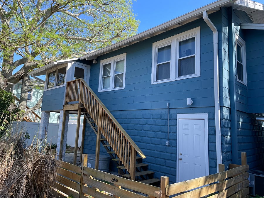 Guest house sits on top of garage (sorry, no garage access)