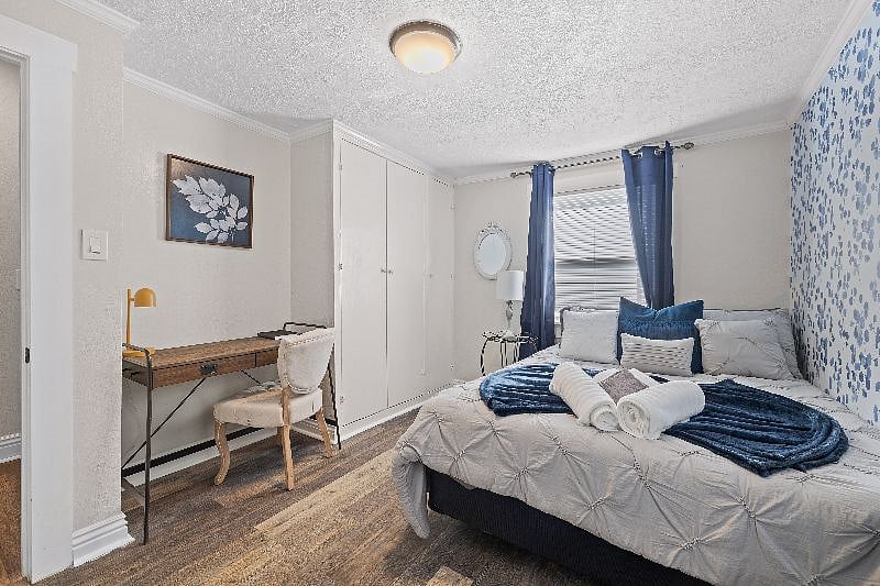 Large downstairs bedroom with queen size bed.
