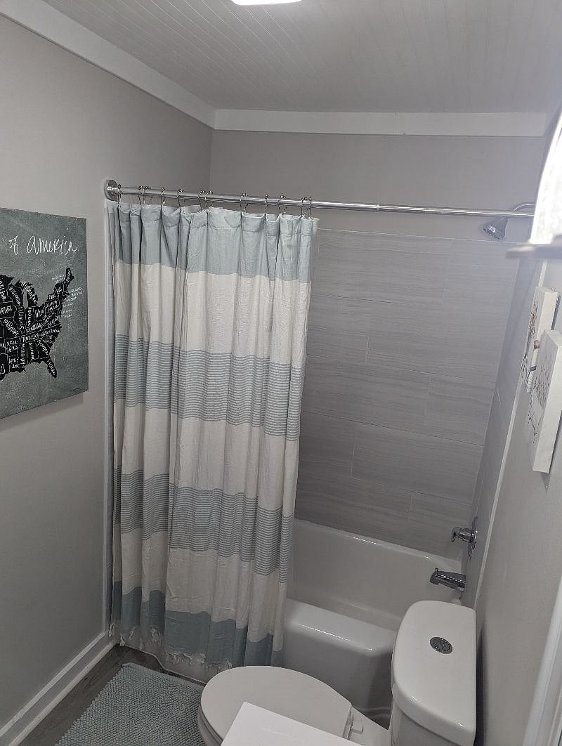 Tiled tub.