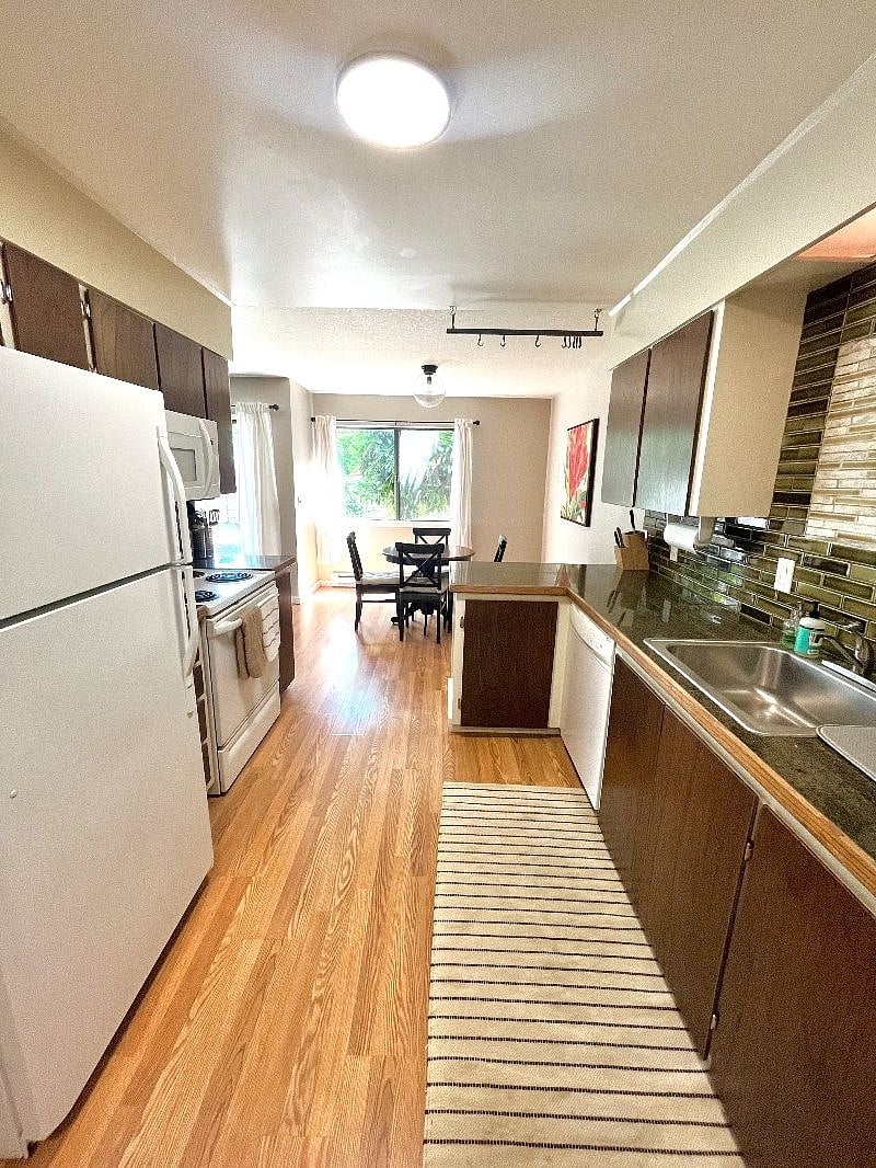 Furnished Finder property 532160_1 photo 9