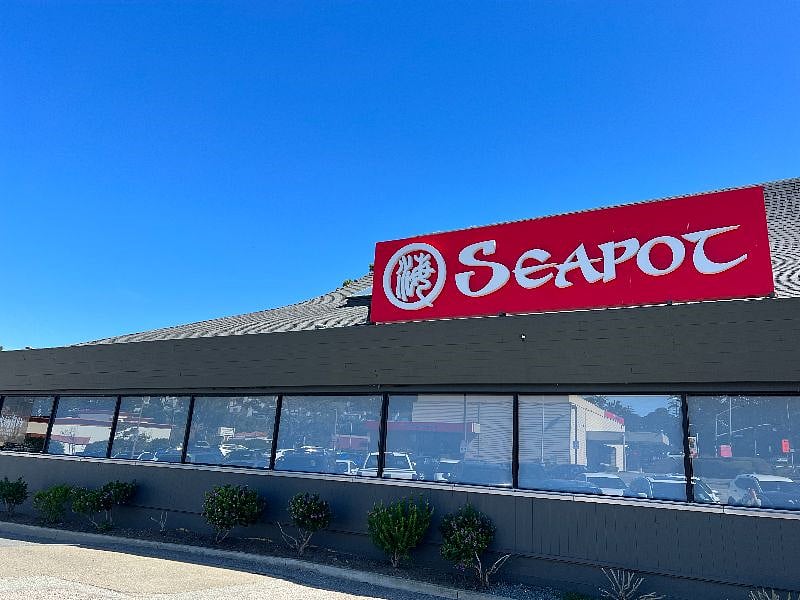 popular restaurant in the neighborhood