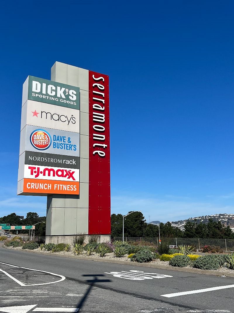 shopping center in the neighborhood