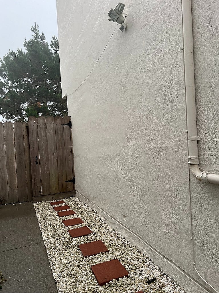 private back entrancepriv