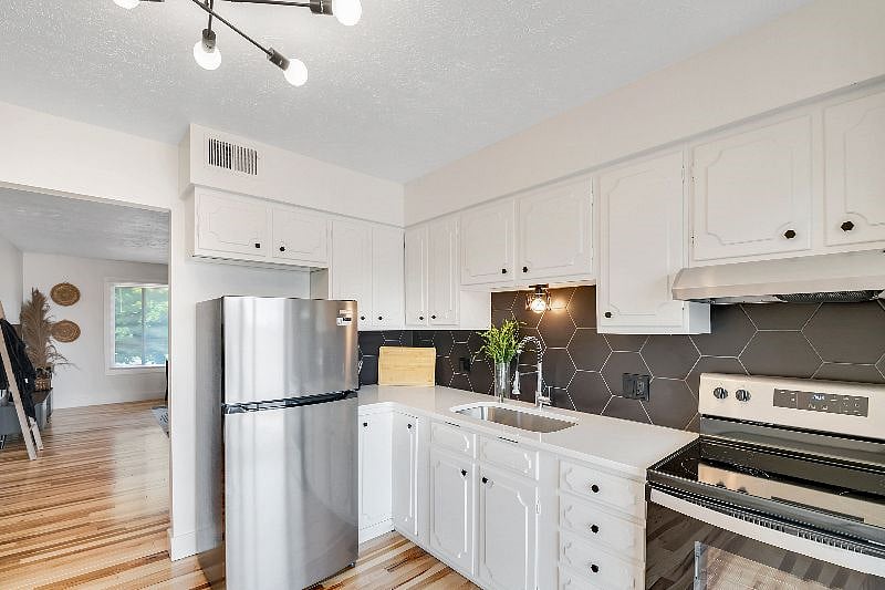 Furnished Finder property 532381_2 photo 9