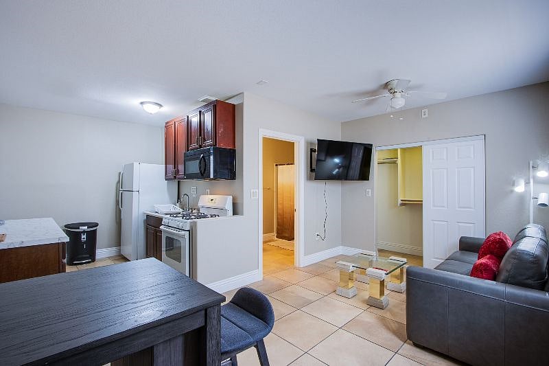 Furnished Finder property 532429_1 photo 7