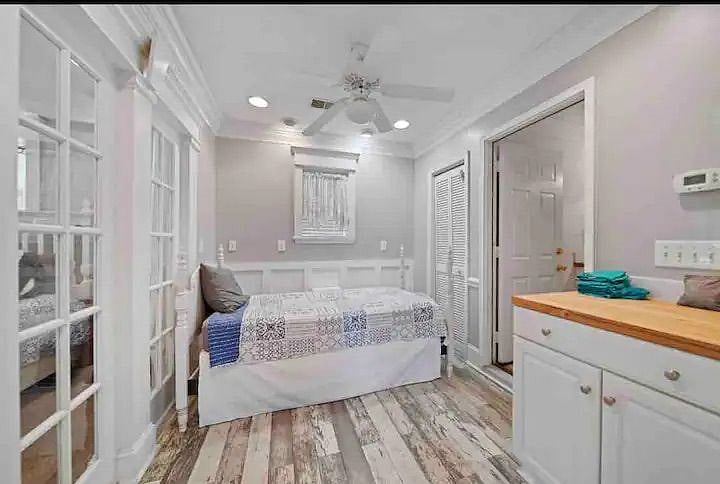 Bonus room with twin bed included. Great for visitors as you explore Charleston with time off from work!