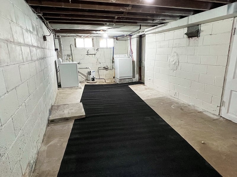 Washer/dryer available in basement